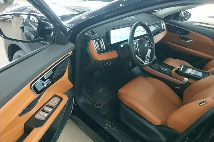 Used JETOUR Shanhai L7 2024 1.5T 120km MAX 5-Seater Driver Seat