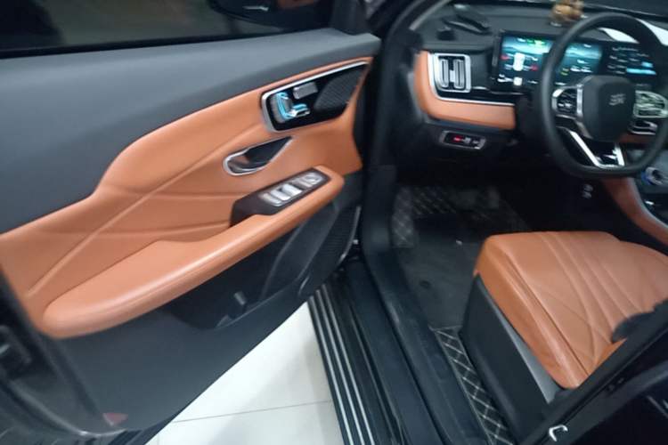 Used JETOUR Shanhai L7 2024 1.5T 120km MAX 5-Seater Driver Seat