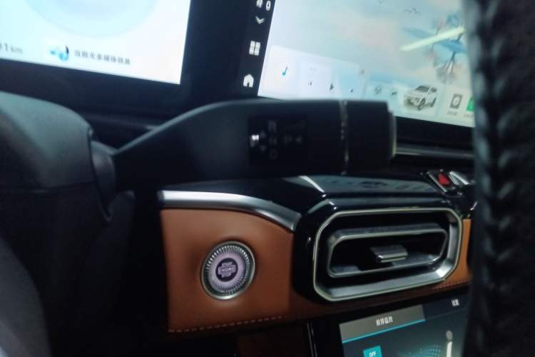 Used JETOUR Shanhai L7 2024 1.5T 120km MAX 5-Seater Gear Lever
