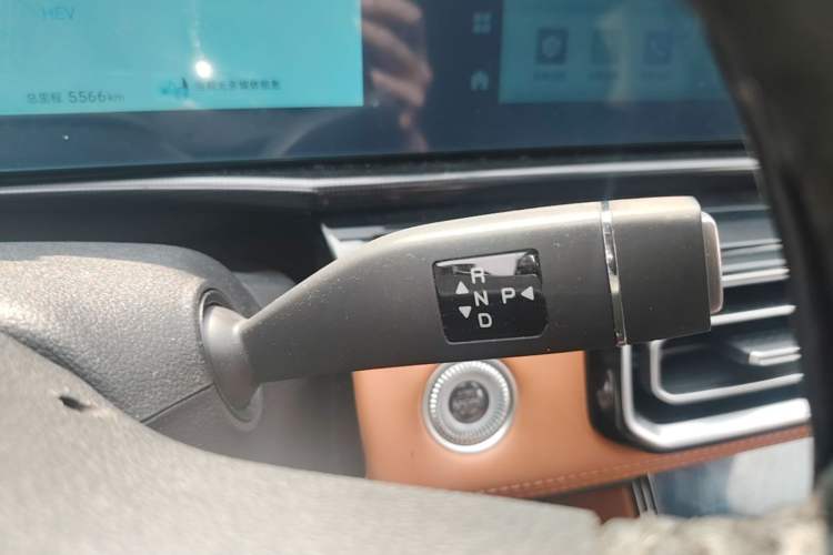 Used JETOUR Shanhai L7 2024 1.5T 120 km MAX 7-Seater Gear Lever