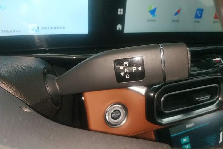 Used JETOUR Shanhai L7 2024 1.5T 120km MAX 5-Seater Gear Lever