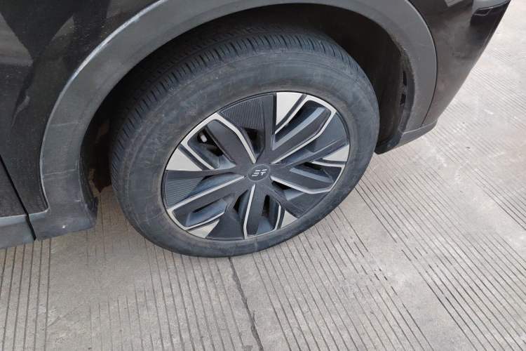 Used JETOUR Shanhai L7 2024 1.5T 120km MAX 5-Seater Right Front Wheel Hub