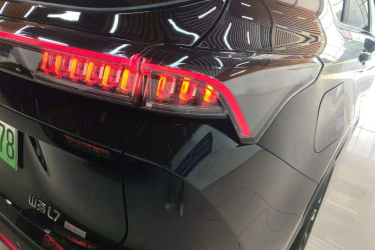 Used JETOUR Shanhai L7 2024 1.5T 120km MAX 5-Seater Right Rear Taillight