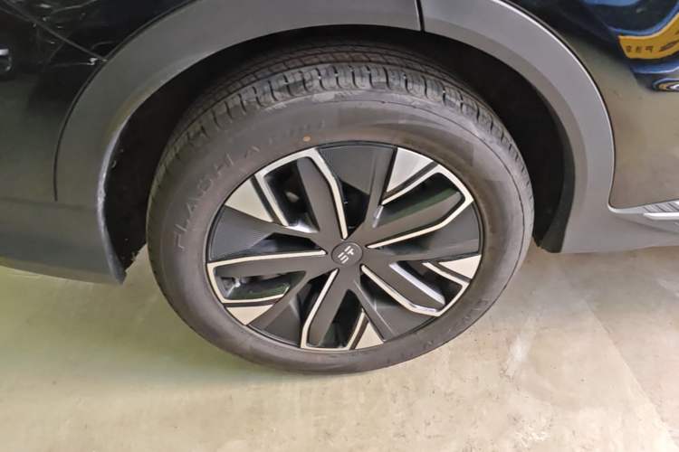 Used JETOUR Shanhai L7 2024 1.5T 120km MAX 5-Seater Right Rear Wheel Hub