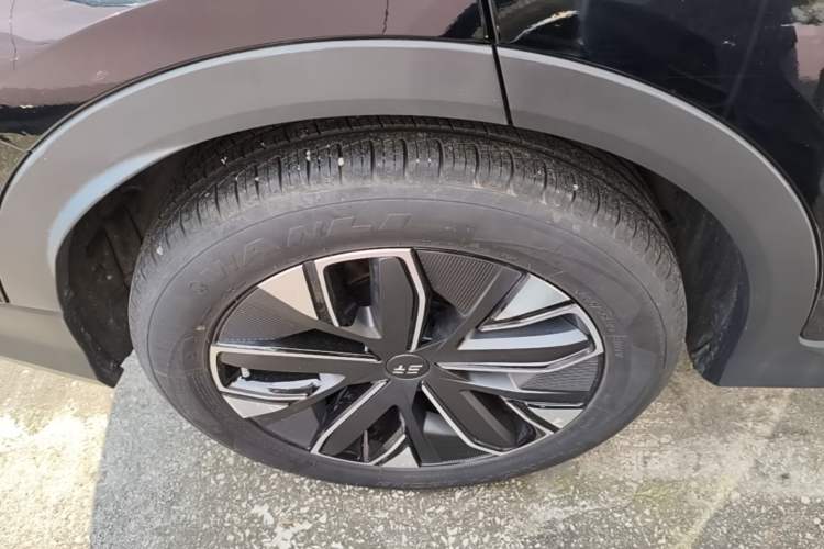 Used JETOUR Shanhai L7 2024 1.5T 120 km MAX 7-Seater Right Rear Wheel Hub