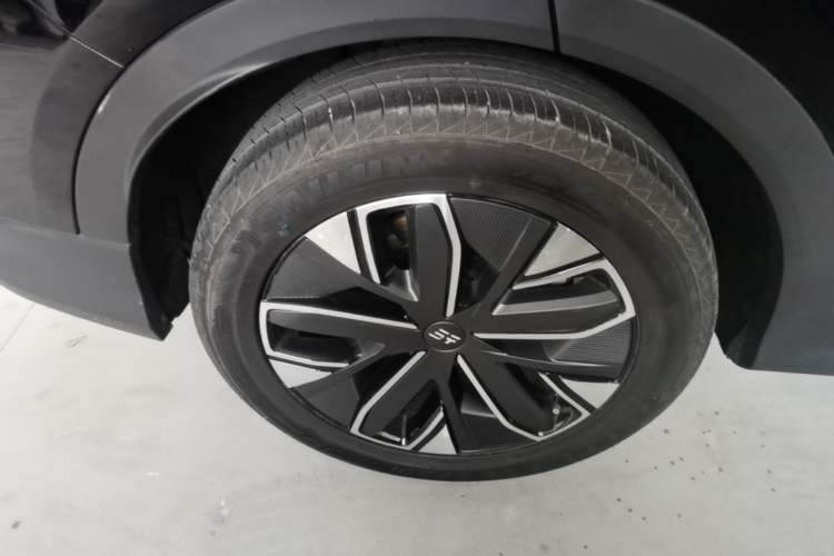 Used JETOUR Shanhai L7 2024 1.5T 120 km MAX 7-Seater Right Rear Wheel Hub