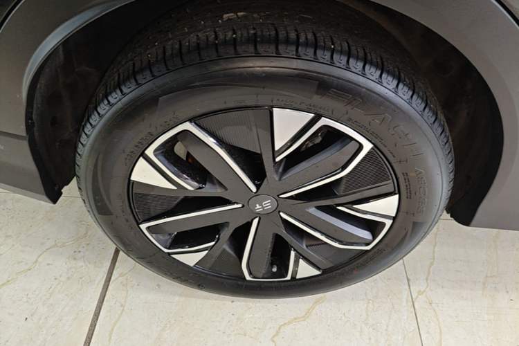 Used JETOUR Shanhai L7 2024 1.5T 120km MAX 5-Seater Right Rear Wheel Hub