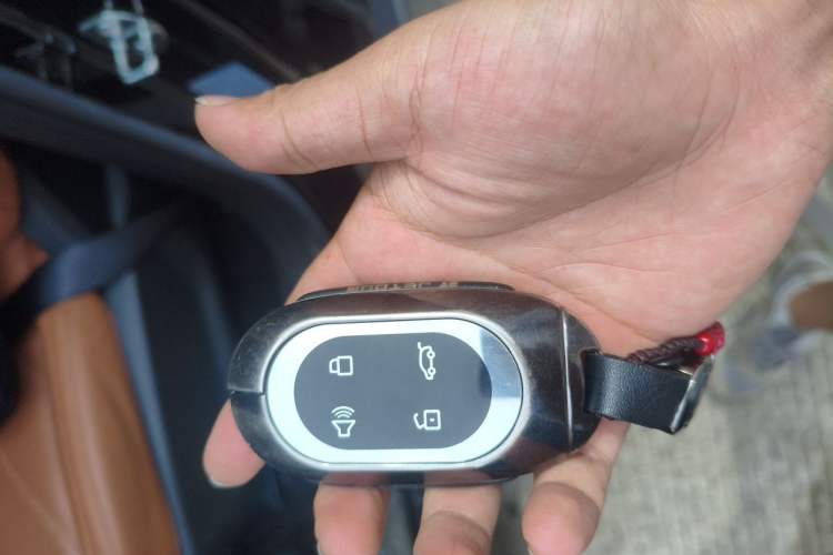 Used JETOUR Shanhai L7 2024 1.5T 120 km MAX 7-Seater Vehicle Key