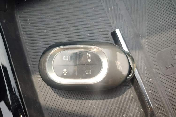 Used JETOUR Shanhai L7 2024 1.5T 120 km MAX 7-Seater Vehicle Key
