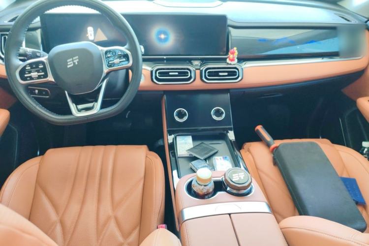 Used JETOUR Shanhai L7 2024 1.5T 120km ULTRA 7-Seater Center Console