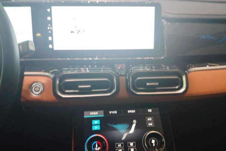 Used JETOUR Shanhai L7 2024 1.5T 120km ULTRA 7-Seater Audio And AC Panel