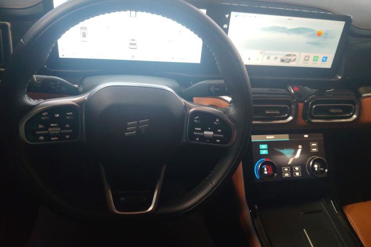 Used JETOUR Shanhai L7 2024 1.5T 120km MAX 5-Seater Center Console