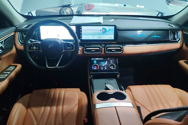 Used JETOUR Shanhai L7 2024 1.5T 120 km MAX 7-Seater Center Console