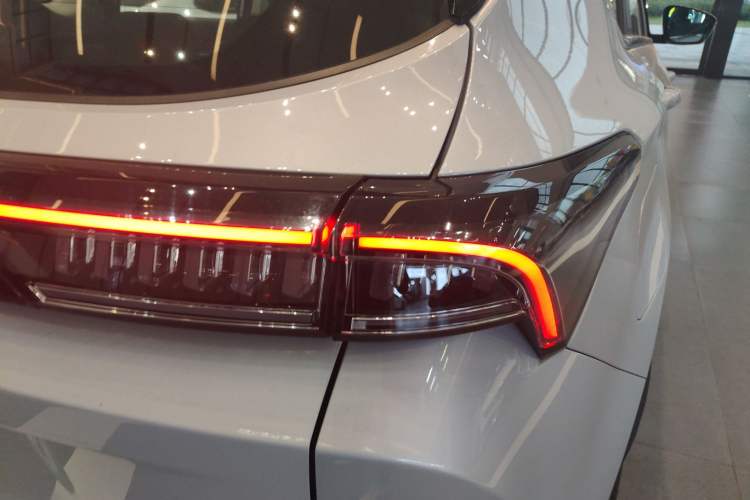 Used JETOUR Shanhai L7 2024 1.5T 120km ULTRA 7-Seater Right Rear Taillight