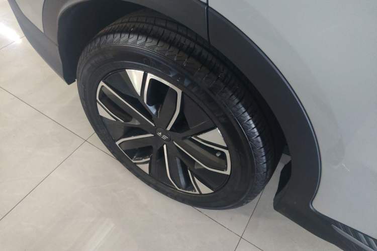 Used JETOUR Shanhai L7 2024 1.5T 120km MAX 5-Seater Right Rear Wheel Hub
