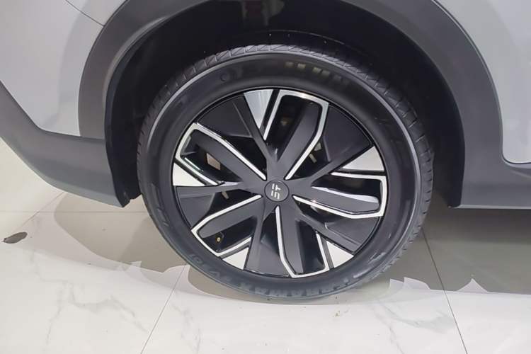 Used JETOUR Shanhai L7 2024 1.5T 120 km MAX 7-Seater Right Rear Wheel Hub
