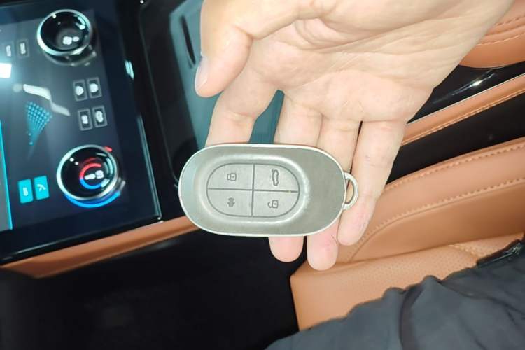 Used JETOUR Shanhai L7 2024 1.5T 120 km MAX 7-Seater Vehicle Key