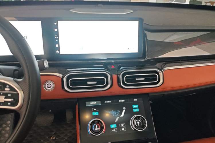 Used JETOUR Shanhai L7 2024 1.5T 120km PRO 7-Seater Audio And AC Panel