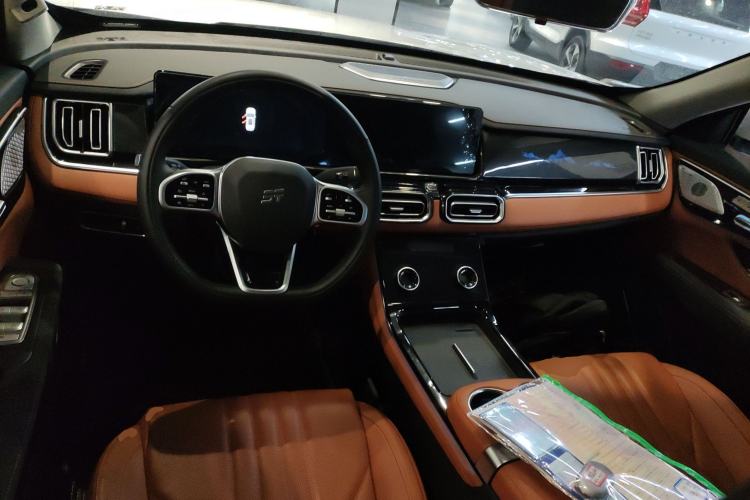 Used JETOUR Shanhai L7 2024 1.5T 120 km MAX 7-Seater Center Console