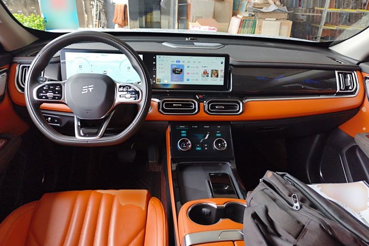 Used JETOUR Shanhai L7 2024 1.5T 120km ULTRA 7-Seater Center Console