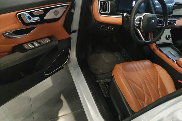 Used JETOUR Shanhai L7 2024 1.5T 120 km MAX 7-Seater Driver Seat