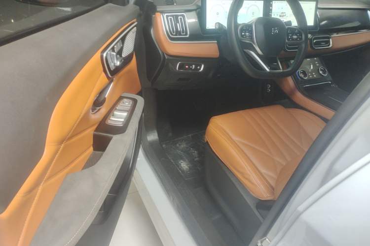 Used JETOUR Shanhai L7 2024 1.5T 120km ULTRA 7-Seater Driver Seat