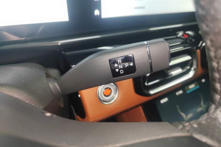 Used JETOUR Shanhai L7 2024 1.5T 120km ULTRA 7-Seater Gear Lever
