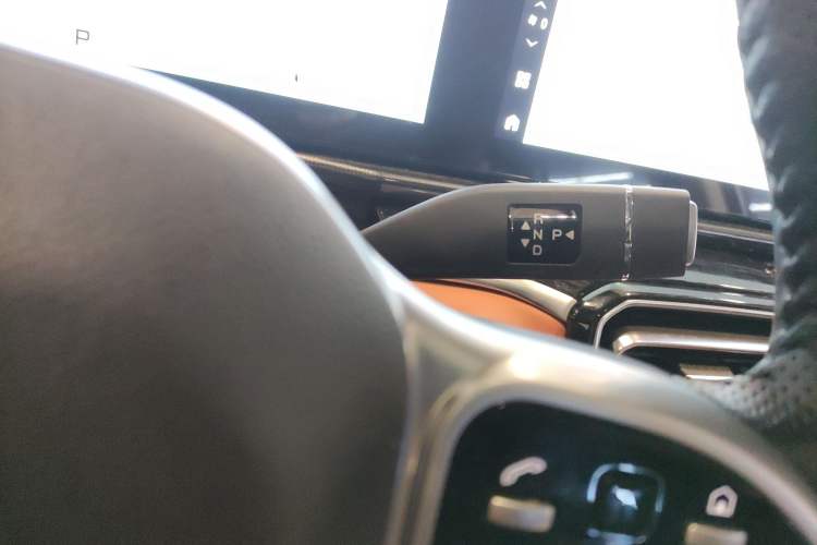 Used JETOUR Shanhai L7 2024 1.5T 120 km MAX 7-Seater Gear Lever