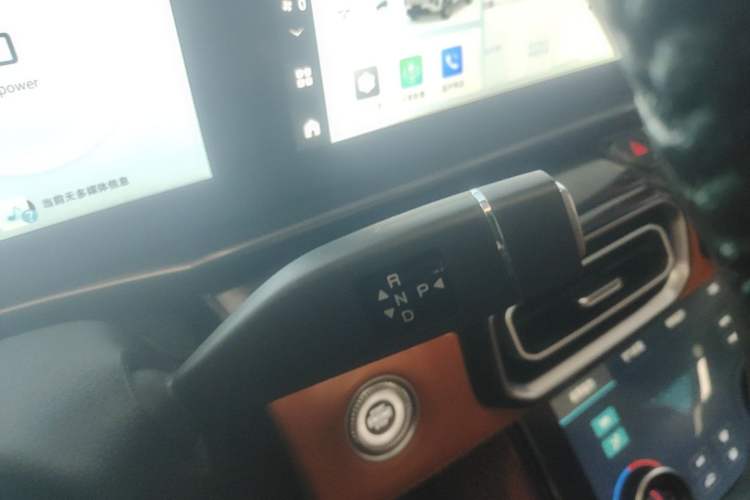 Used JETOUR Shanhai L7 2024 1.5T 120km ULTRA 7-Seater Gear Lever