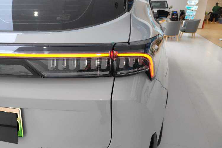 Used JETOUR Shanhai L7 2024 1.5T 120km ULTRA 7-Seater Right Rear Taillight