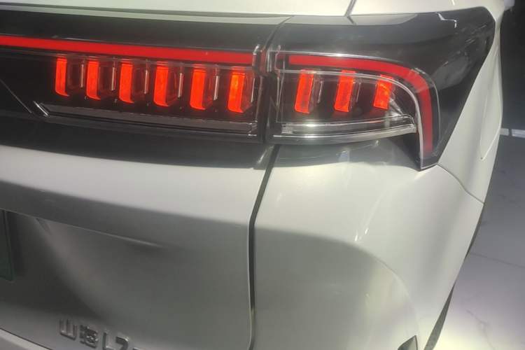 Used JETOUR Shanhai L7 2024 1.5T 120km ULTRA 7-Seater Right Rear Taillight