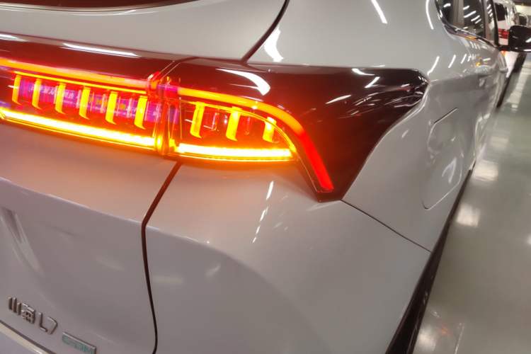 Used JETOUR Shanhai L7 2024 1.5T 120km ULTRA 7-Seater Right Rear Taillight