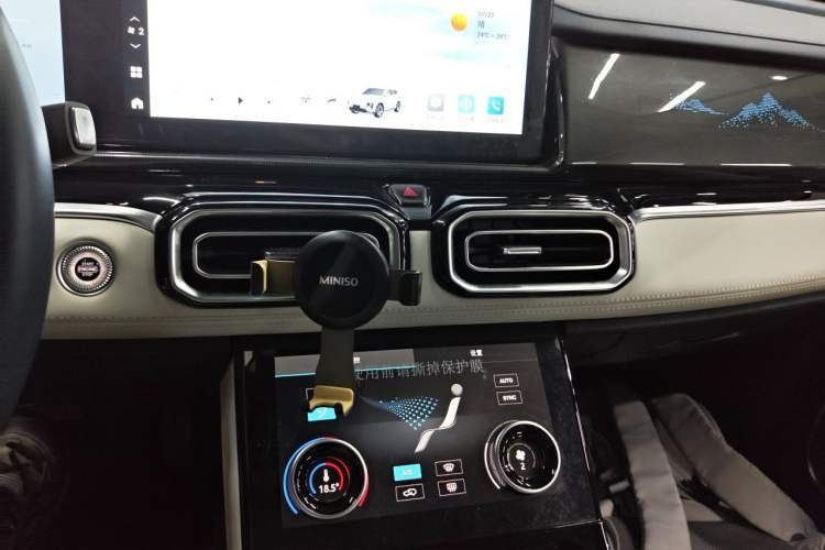 Used JETOUR Shanhai L7 2024 1.5T 120km MAX 5-Seater Audio And AC Panel