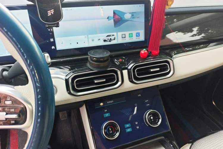 Used JETOUR Shanhai L7 2024 1.5T 120 km MAX 7-Seater Audio And AC Panel