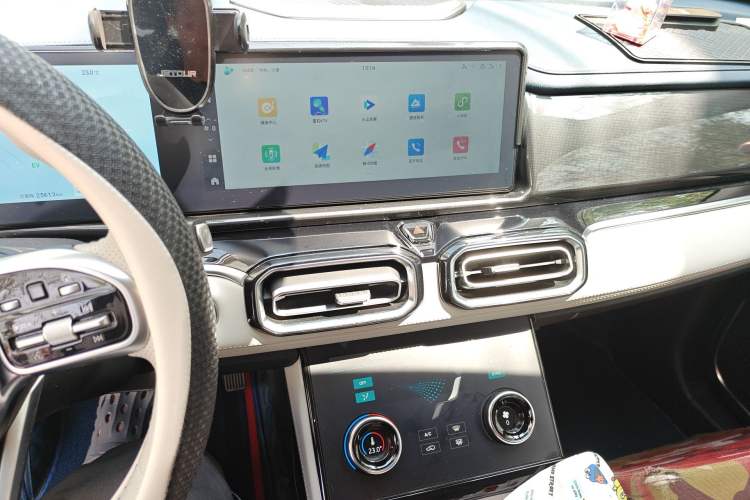 Used JETOUR Shanhai L7 2024 1.5T 120 km MAX 7-Seater Audio And AC Panel