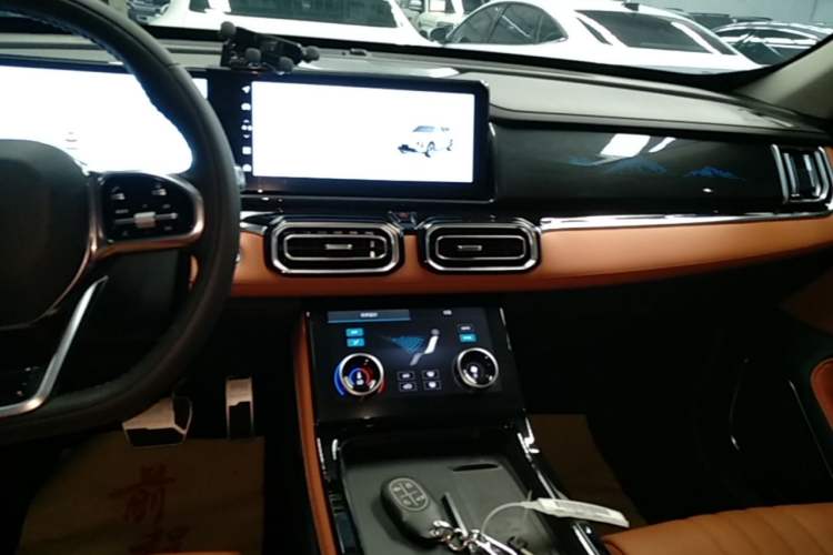 Used JETOUR Shanhai L7 2024 1.5T 120km MAX 5-Seater Audio And AC Panel