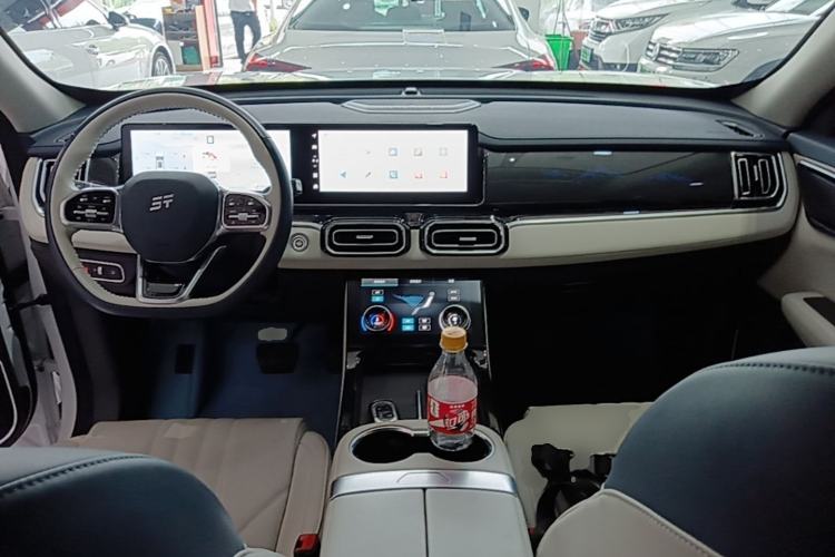 Used JETOUR Shanhai L7 2024 1.5T 120km MAX+ 7-Seater Center Console