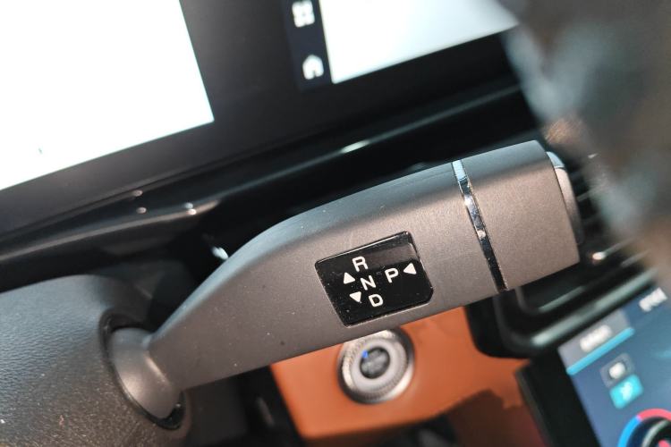 Used JETOUR Shanhai L7 2024 1.5T 120km ULTRA 7-Seater Gear Lever