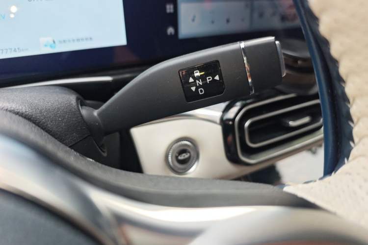 Used JETOUR Shanhai L7 2024 1.5T 120 km MAX 7-Seater Gear Lever