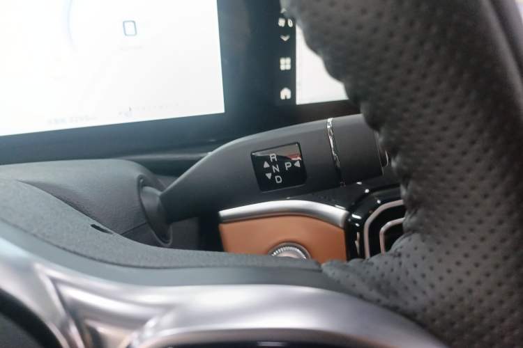 Used JETOUR Shanhai L7 2024 1.5T 120km MAX+ 7-Seater Gear Lever