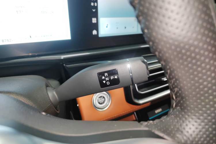 Used JETOUR Shanhai L7 2024 1.5T 120km MAX+ 7-Seater Gear Lever