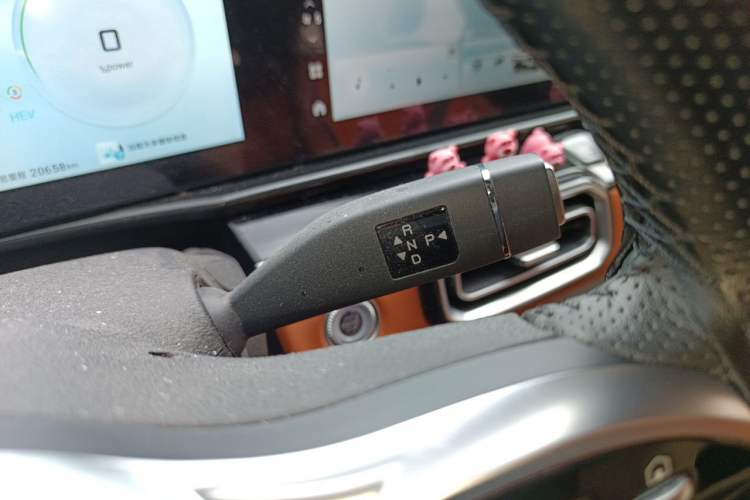Used JETOUR Shanhai L7 2024 1.5T 120 km MAX 7-Seater Gear Lever
