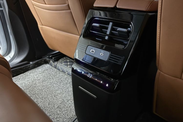 Used JETOUR Shanhai L7 2024 1.5T 120km ULTRA 7-Seater Interior 13