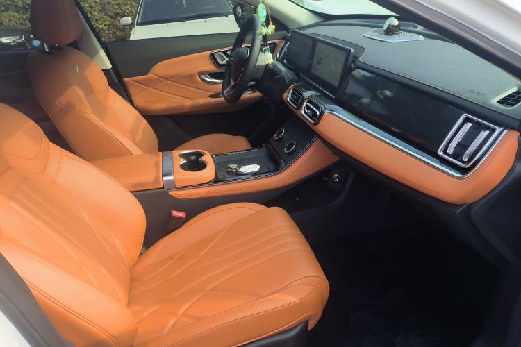 Used JETOUR Shanhai L7 2024 1.5T 120 km MAX 7-Seater Interior 4