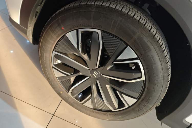 Used JETOUR Shanhai L7 2024 1.5T 120 km ULTRA 5-seater Left Front Wheel Hub