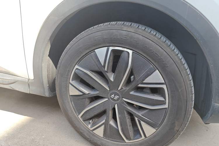 Used JETOUR Shanhai L7 2024 1.5T 120km MAX 5-Seater Right Front Wheel Hub