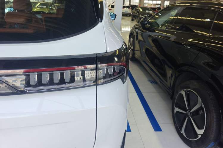Used JETOUR Shanhai L7 2024 1.5T 120km ULTRA 7-Seater Right Rear Taillight