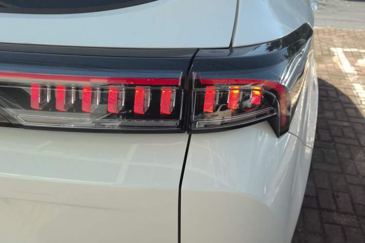 Used JETOUR Shanhai L7 2024 1.5T 120km MAX 5-Seater Right Rear Taillight