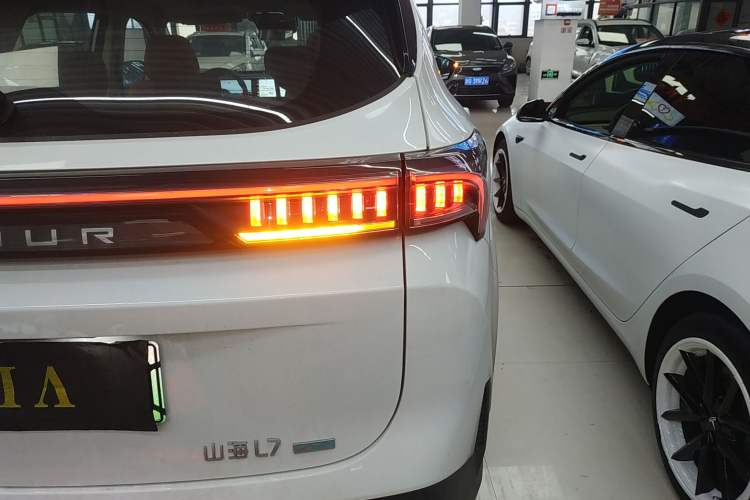 Used JETOUR Shanhai L7 2024 1.5T 120km ULTRA 7-Seater Right Rear Taillight