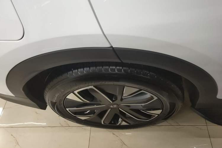 Used JETOUR Shanhai L7 2024 1.5T 120km MAX 5-Seater Right Rear Wheel Hub